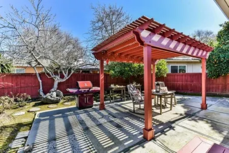 Modern contempary house. Отели в г. Конкорд