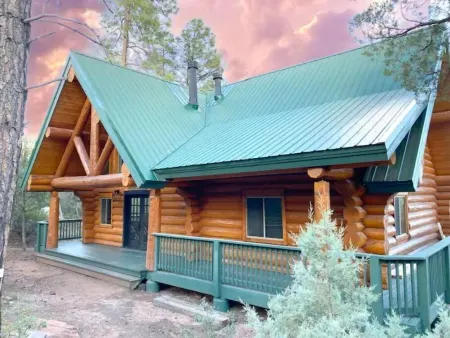 New Build Modern Log Cabin in the Heart of Pine on 2 acres of secluded Forest Отели в г. Пайн