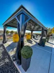 Designer Home. Lake View. Amazing Patio. Heated Swim Spa Pool & Hot Tub