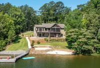 Luxury Lakehouse! Sleeps 15, Pets Welcome!