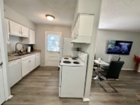 Modern Comfort 2 BR Midtown 2mins to Overton Park