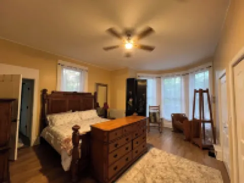 Magnificent Riverfront Victorian  House  steps from downtown Ottawa !