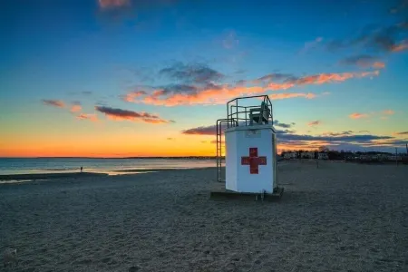 The Daydreamer - Walk To Walnut Beach, Restaurant + Shops