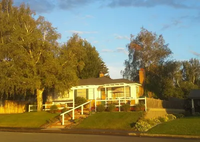 Sunsets and a Sweeping View of Wheatfields! Hotels near Pioneer Park Aviary