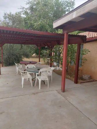 Spacious 3 bedroom house with WiFi and AC in charming Hesperia