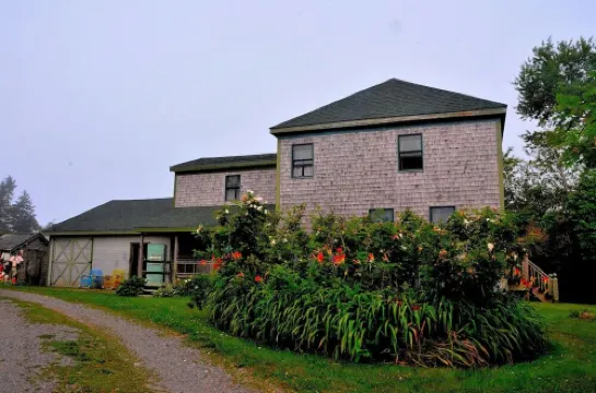 Captain Jacob Lincoln 1790 Farmhouse with attached Barn