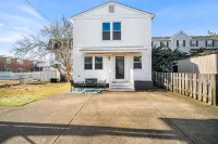 Renovated Beach Cottage + Offstreet Parking + 1 Block to Beach! Hotels near Lucy the Elephant