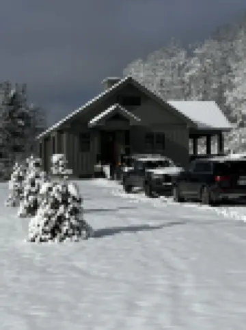 The Mission House- Located in the Finger Lakes. Hike & Bird Watch. EV Charger.