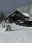The Mission House- Located in the Finger Lakes. Hike & Bird Watch. EV Charger.