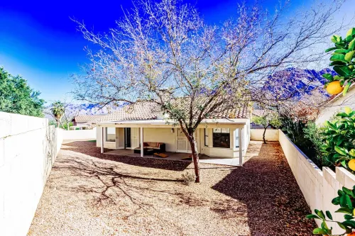 Contemporary Oro Valley Retreat - Mountain Views!