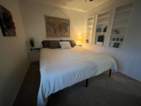 Cozy 3 BR + screened porch & FP