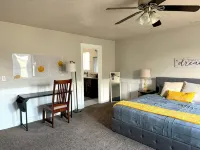 Family-Friendly Stylish 5Br w/ Theater & Hot Tub in Meridian Idaho - 4-Star