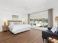 NEW! Modern Coastal New-Build Home With Private Beach Access in Gated Community Hotel di Solana Beach