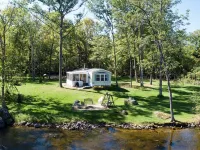 Oconto River Retreat 芒廷酒店