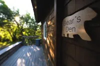Cozy lodge near town w Stunning Views & Fireplace