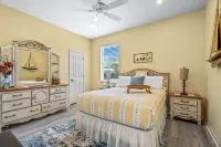 Private Pool Home Hideaway in Palm Aire. Close to all Sarasota has to offer.