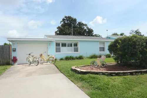 Monthly specials!The Dolphin House! Pool home close to the beach & Pets Welcome