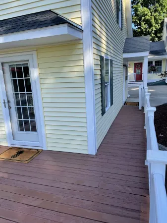 Newly renovated, spacious, clean, 3-bedroom home. Отели рядом с достопримечательностью «The Mill Works»