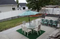 Gorgeous island-themed retreat sleeps up to 30 in Orem, UT! Department of Construction Technologies 주변 호텔