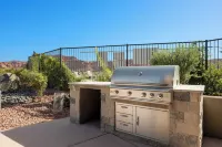 Luxury 4-bedroom Retreat- stellar red rock views – St. George's Premier Getaway