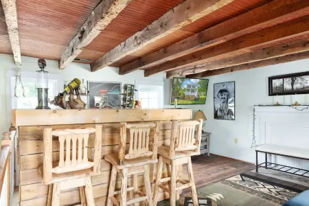 Historical cottage in the town of Paris Отели в г. Фокир