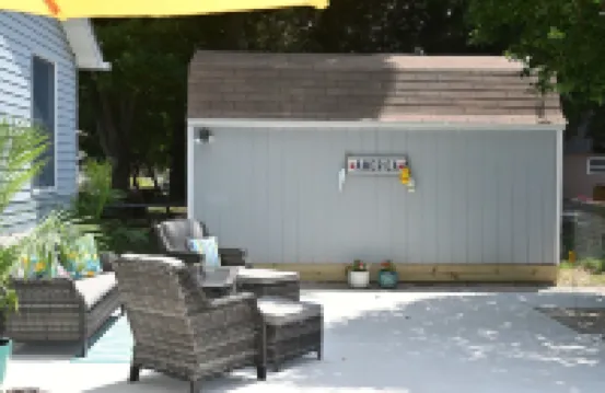 NEW LISTING!!! Beautiful Bayview Cottage a short walk to the beach Hotels in Villas