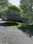 Secluded Mountain Home Nestled in a Private River Community, Wi-Fi, Fire Pit,