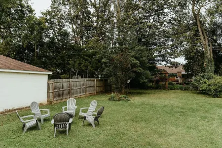 "The Lynn" MODERN URBAN STAY w/ Backyard Отели рядом с достопримечательностью «Университет Кентукки»