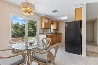 Coastal Cottage 8 min Drive to Downtown & Beaches! Pet Friendly 옌슨비치 호텔