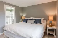 Ocean View Manzanita home - walk to beach and town!
