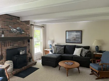 Sunrise Side Retreat - Sleeps 7