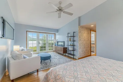 Updated! Elizabeth House is a Charming Craftsman on Little Traverse Lake. Hotels in Cleveland Township