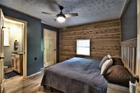 Moonshine Cabin with a nice yard on the creek in the shadows of the Smokies