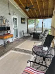 Charlie’s on the Water - a Charming 3-bedroom house with a lake view-Sabula