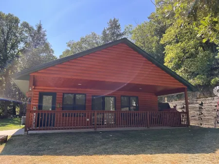 Cozy Cabin get away - walking distant to beach
