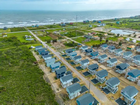 Steps to Beach & Community Pool!