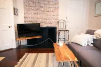 ♥ Historic Studio Minutes to Salem+Beaches Old Town Marblehead Private Parking ♥ Hotel a Marblehead