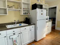 Cozy 1890 Cottage Studio with Hot Tub and Fire Pit in Downtown Kennebunk