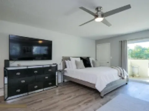 Gated community, private beach access, renovated condo!! Hoteles en Sawgrass