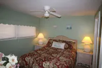 Family fishing cottage on the Indian River Lagoon w/250 ft dock and Ocean 2 mil