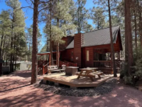 Life is better in a cabin. Hotels in Heber