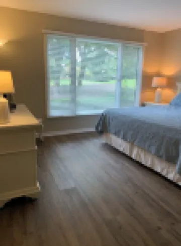 On Cougar Point - 3 minute walk to the beach - updated villa