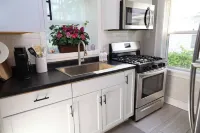 Charming Retreat on Quiet Street, close to Notre Dame and DTSB Hotel in zona Ice Box Skating Rink