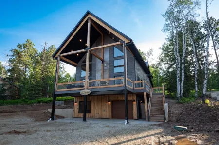 Ski, Snowboard, ATV Destination!  Hot tub, trailer parking, EV charger! Отели в г. Лоренс