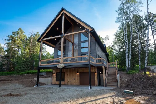 Luxury Mountain Cabin with Hot Tub, Fire Pit, EV Charger, Skiing <.3 Miles Away