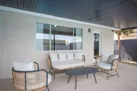 Casa Leon: 4BR House w/ Pool near Strip! 綠色山谷住宿飯店