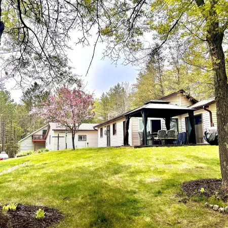 Lakefront! Pine Cone Cottage on Lake McKinley NEW