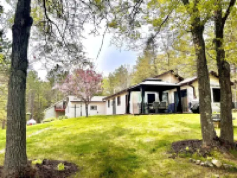 Lakefront! Pine Cone Cottage on Lake McKinley NEW
