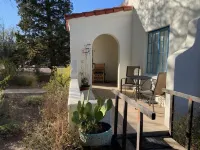 Historic Sam Hughes Charmer. Private yard w fruit trees. Walk to UA. Hotel in zona Reid Park