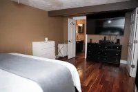 Cozy Ski Home w/Hot Tub + Steam Shower + Wood Burning Fireplace